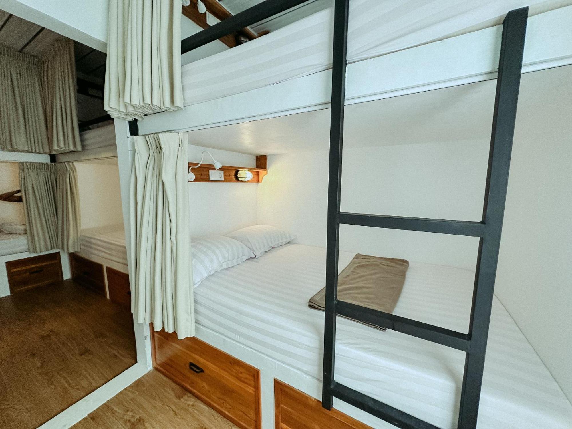De Nata Hostel Лабуан Баджо Екстериор снимка