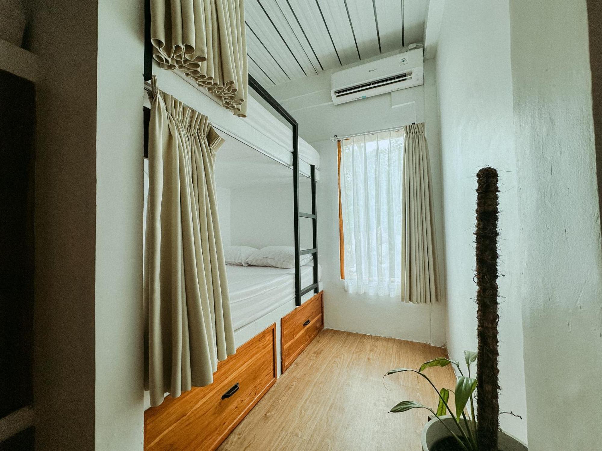 De Nata Hostel Лабуан Баджо Екстериор снимка