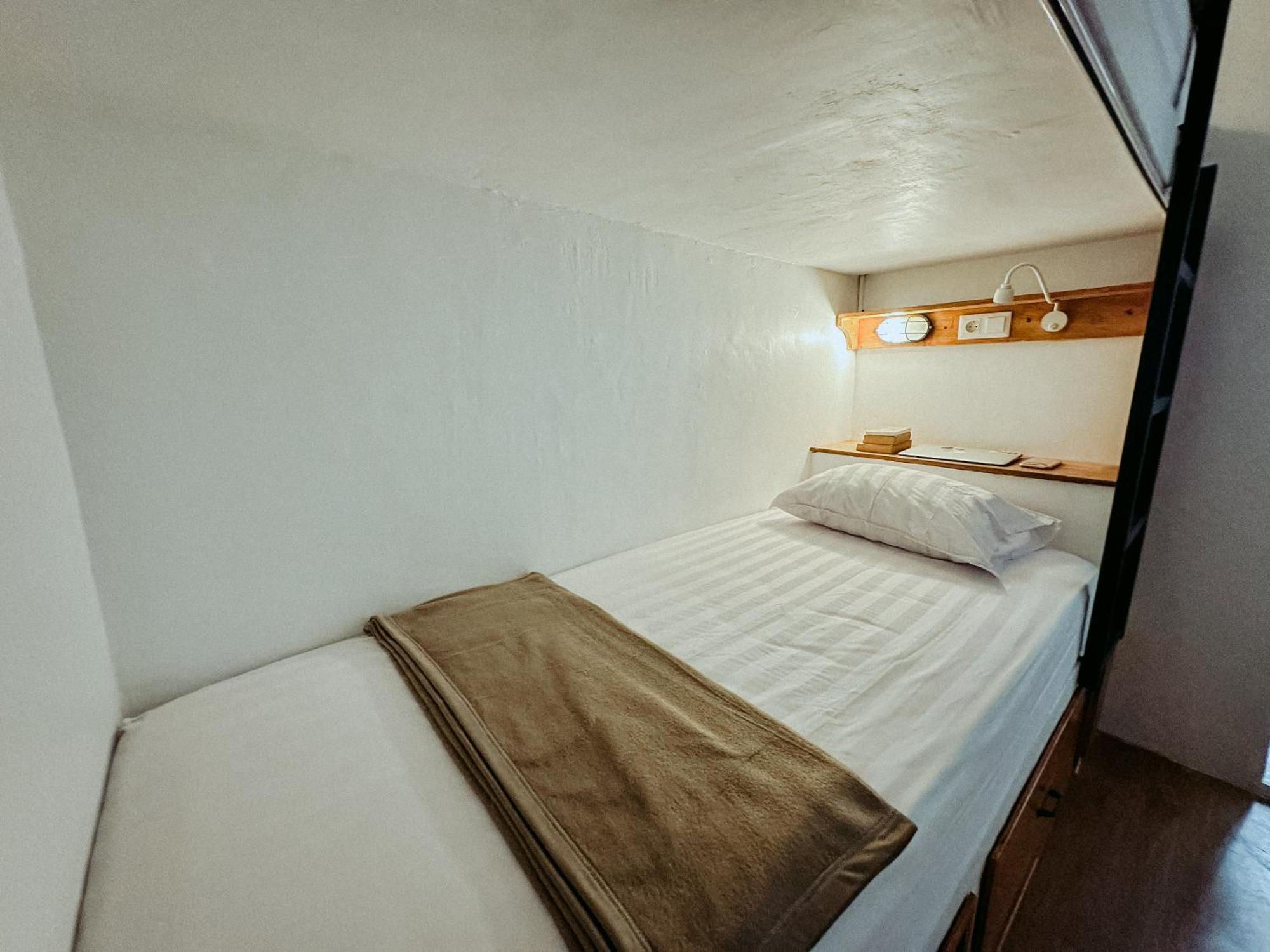 De Nata Hostel Лабуан Баджо Екстериор снимка