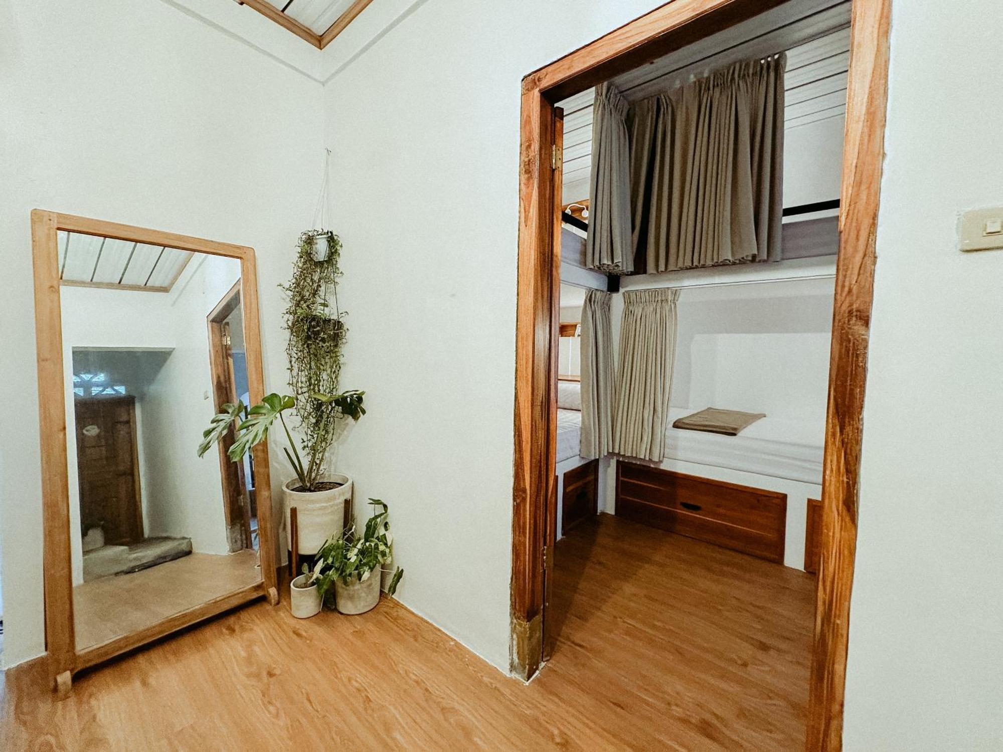 De Nata Hostel Лабуан Баджо Екстериор снимка