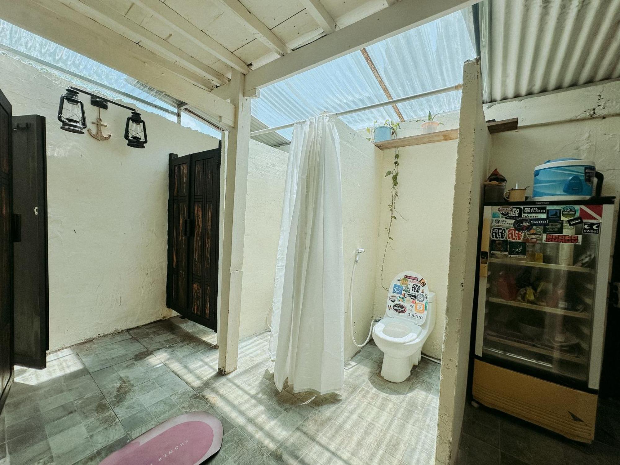 De Nata Hostel Лабуан Баджо Екстериор снимка