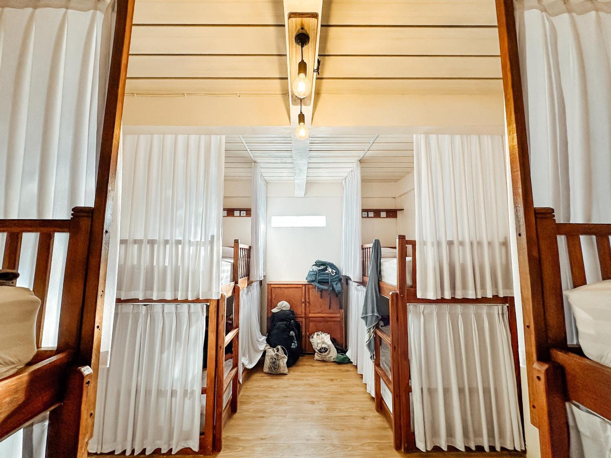 De Nata Hostel Лабуан Баджо Екстериор снимка